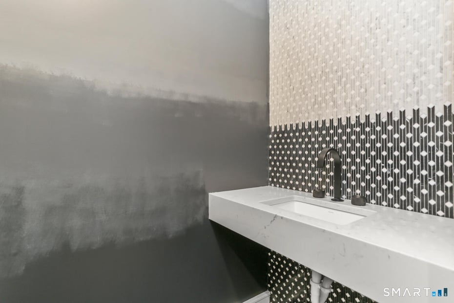 1025 Field Drive Photo 8