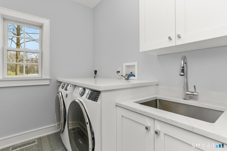 1025 Field Drive Photo 9