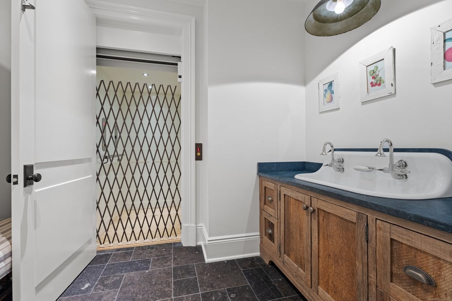 294 Maple Road Photo 23