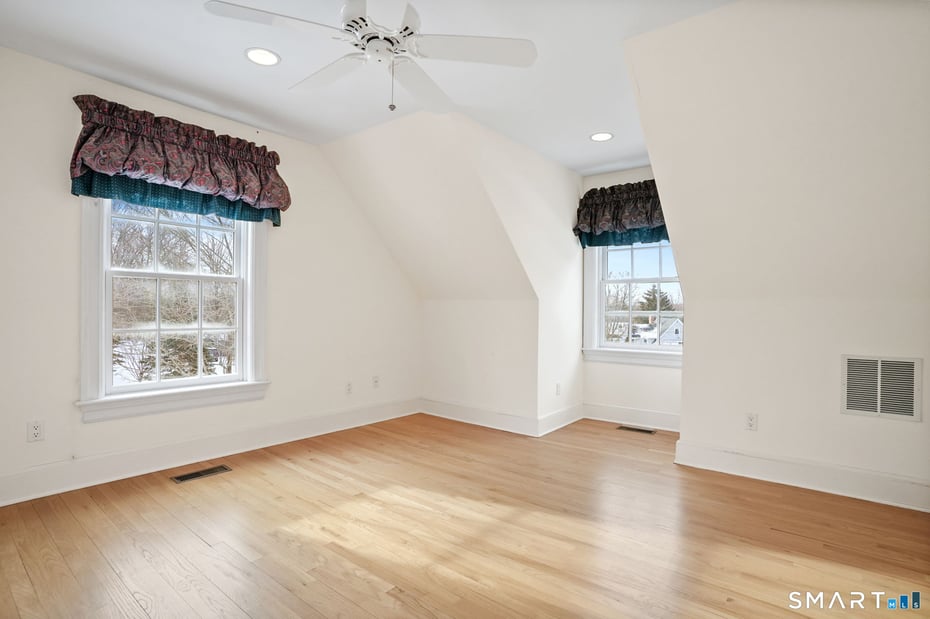 40 Puritan Road Photo 32