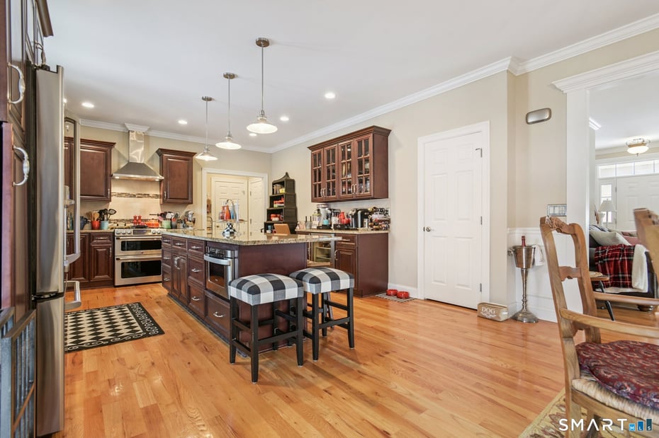 10 Ball Road Photo 9