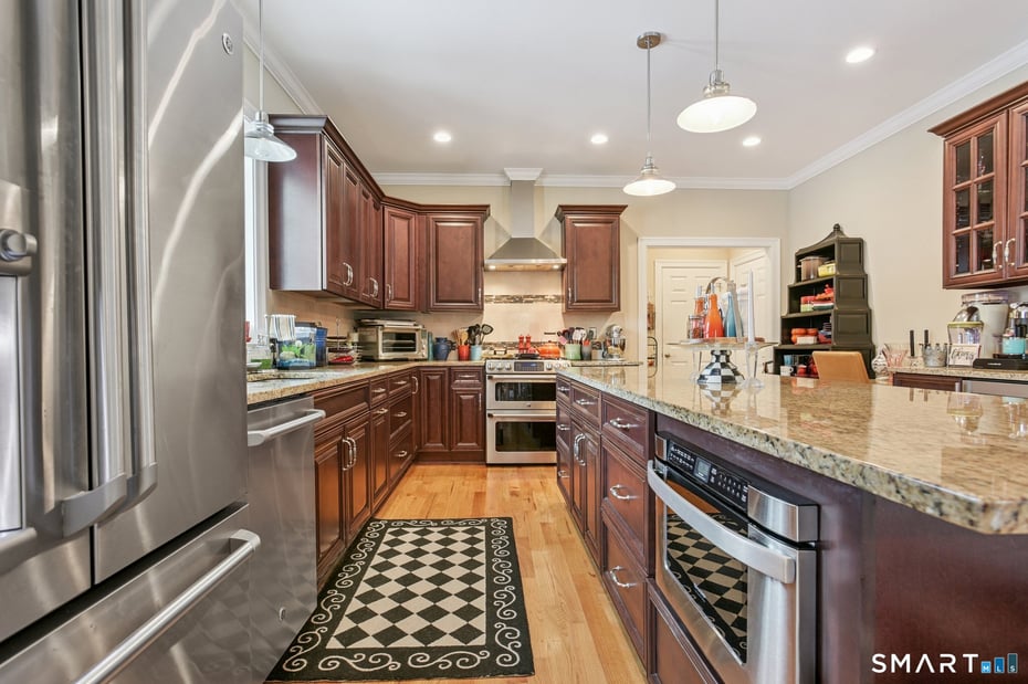 10 Ball Road Photo 12