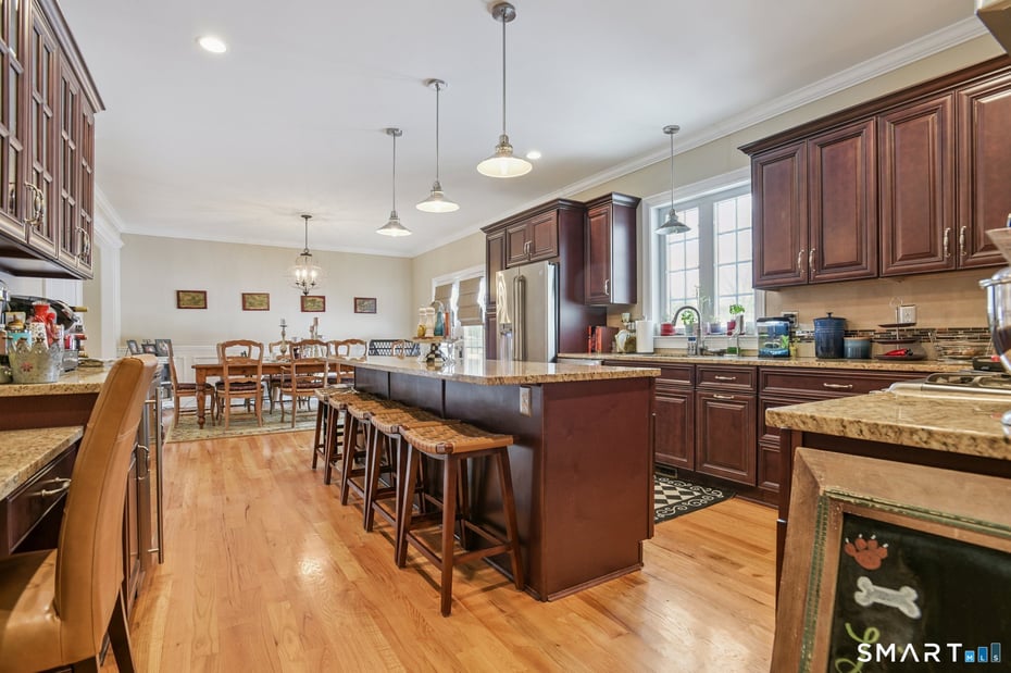 10 Ball Road Photo 14