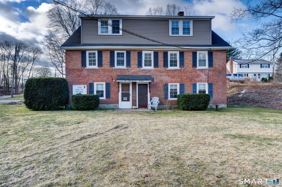 8 Maple Avenue Photo 1