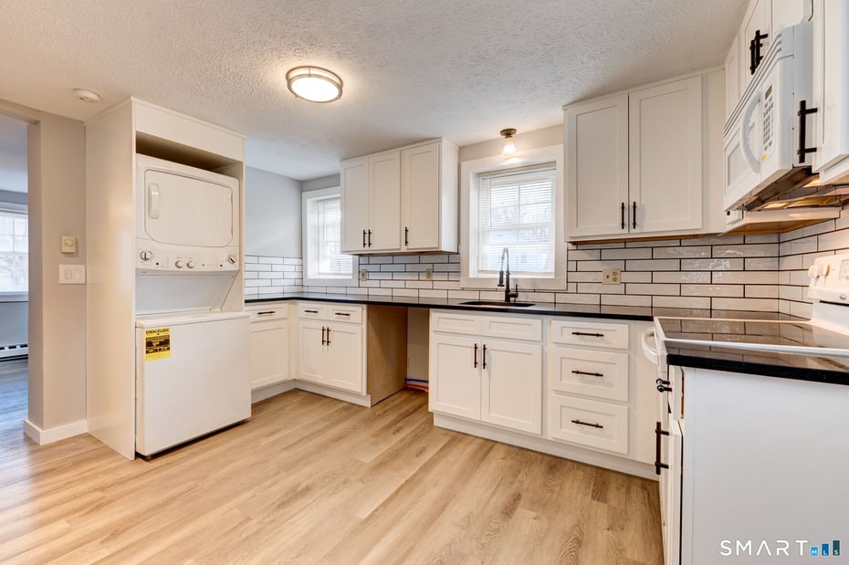 8 Maple Avenue Photo 4