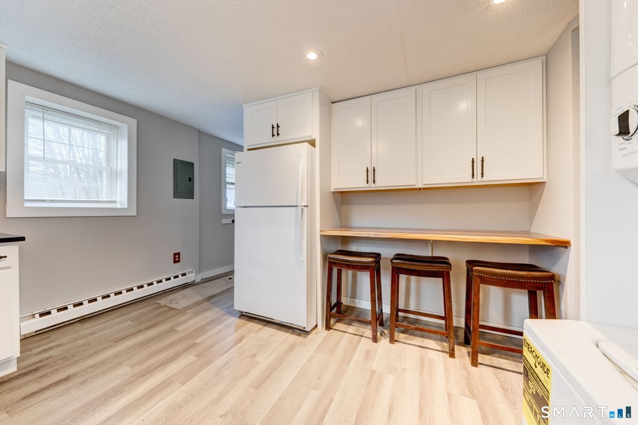 8 Maple Avenue Photo 5