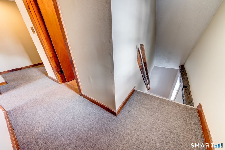 8 Maple Avenue Photo 9