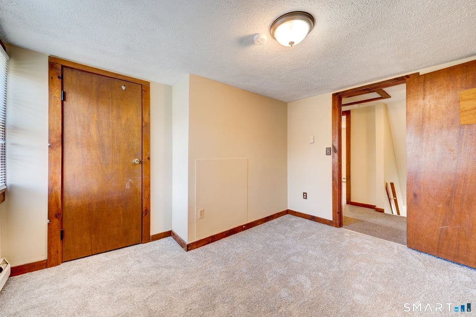 8 Maple Avenue Photo 16