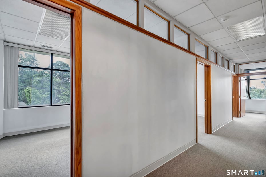 2428 Whitney Avenue Photo 9