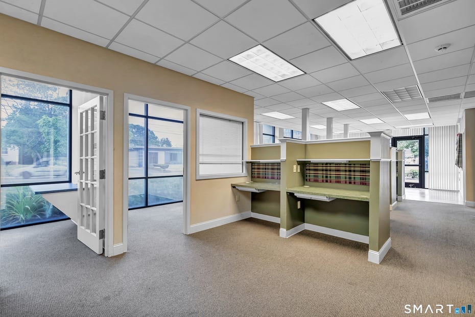 2428 Whitney Avenue Photo 11