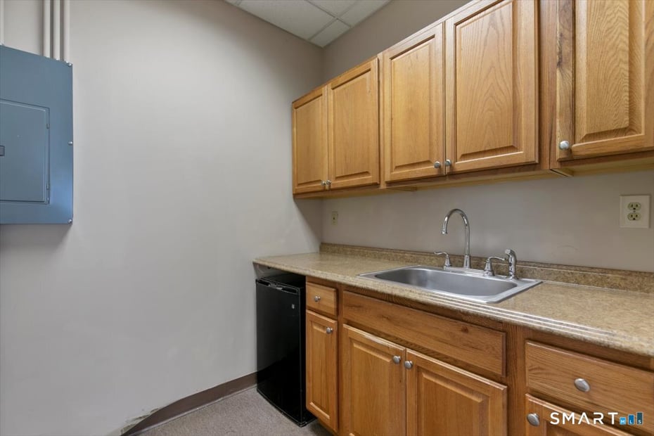 2428 Whitney Avenue Photo 14