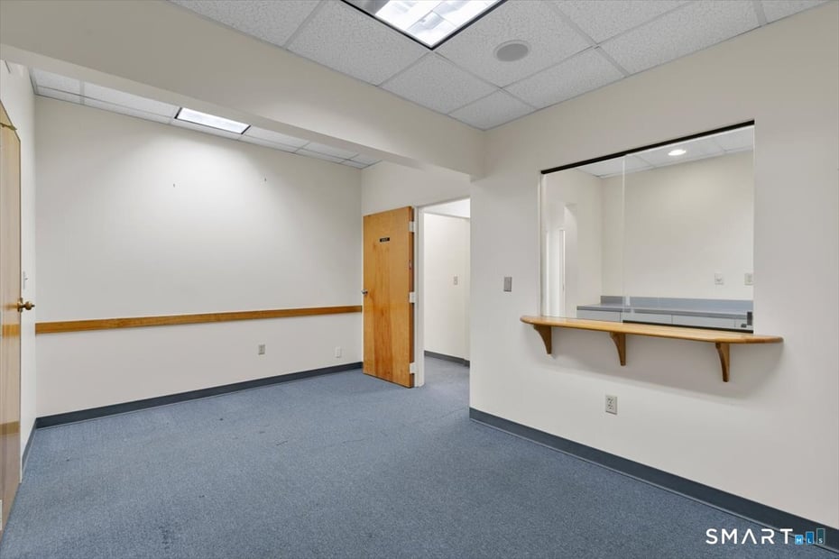 2428 Whitney Avenue Photo 15