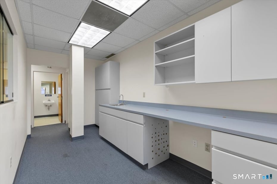 2428 Whitney Avenue Photo 16