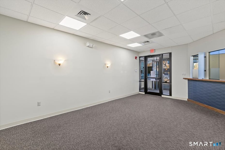 2428 Whitney Avenue Photo 24