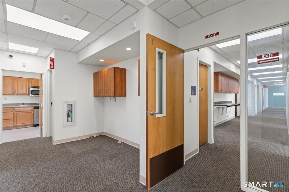 2428 Whitney Avenue Photo 26