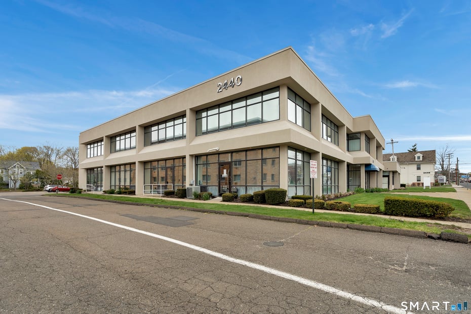 2428 Whitney Avenue Photo 28