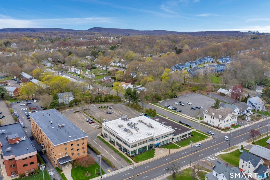 2428 Whitney Avenue Photo 36