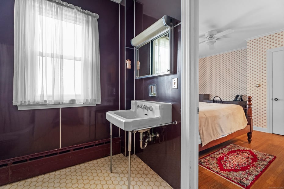 32 East Main Street Photo 25