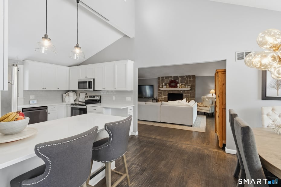 324 Old Farms Road Photo 7