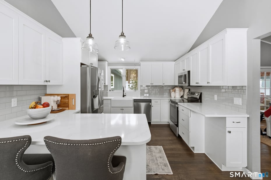 324 Old Farms Road Photo 8