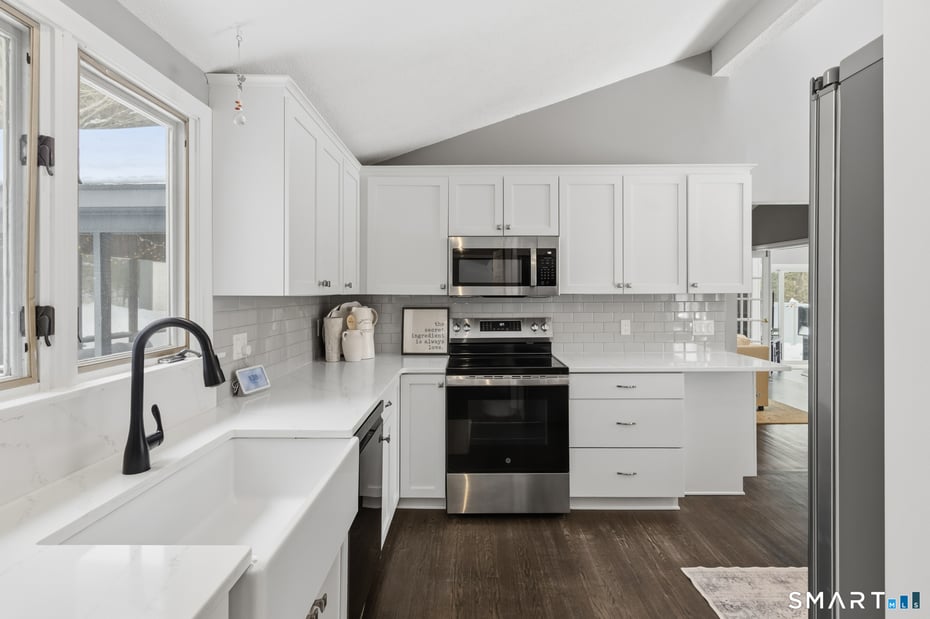 324 Old Farms Road Photo 9