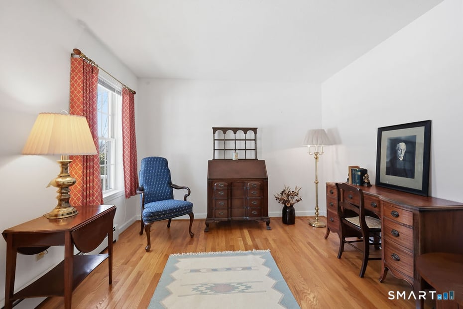 33 Westwood Drive Photo 6