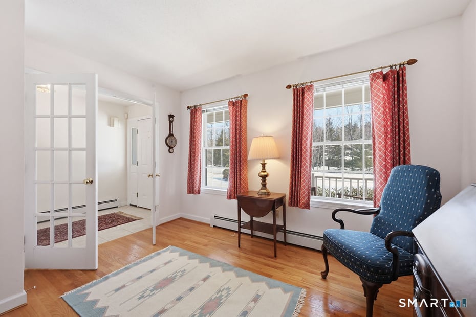 33 Westwood Drive Photo 7