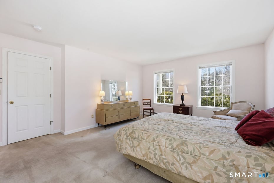 33 Westwood Drive Photo 16