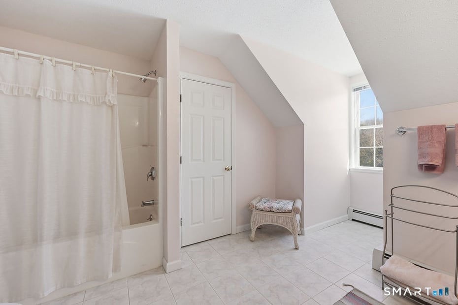 33 Westwood Drive Photo 32