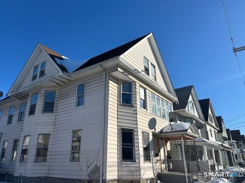 690 William Street Photo 4