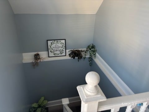 690 William Street Photo 9