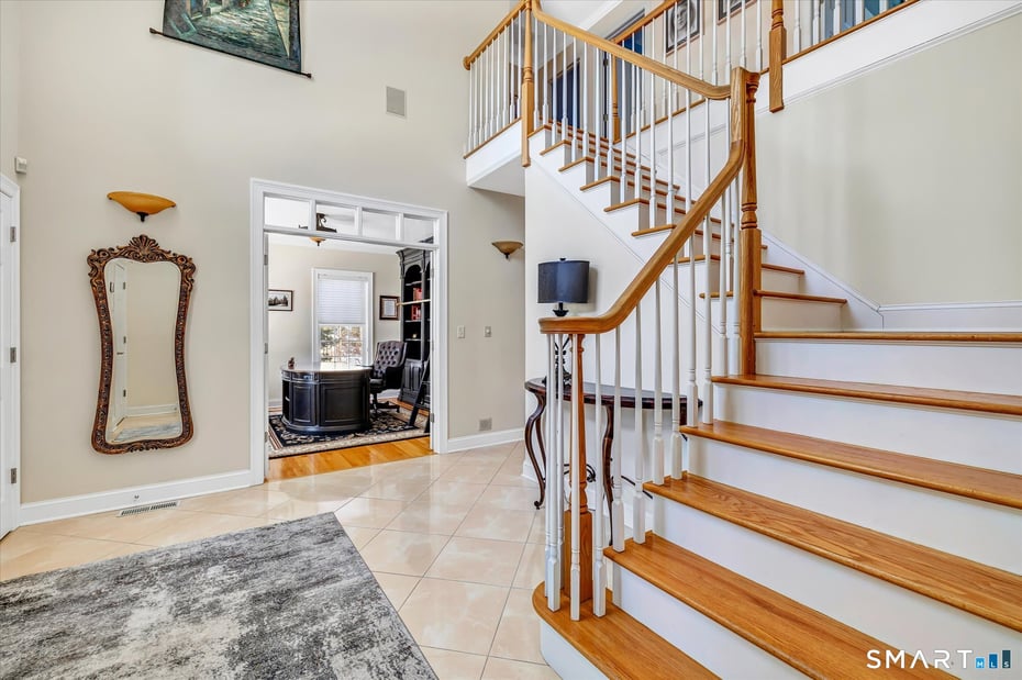 16 Scotch Pine Drive Photo 5