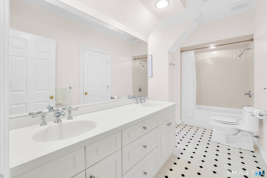 9 Dunham Lane Photo 32