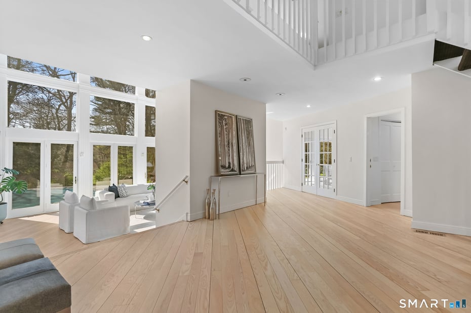 32 Buttonball Lane Photo 2