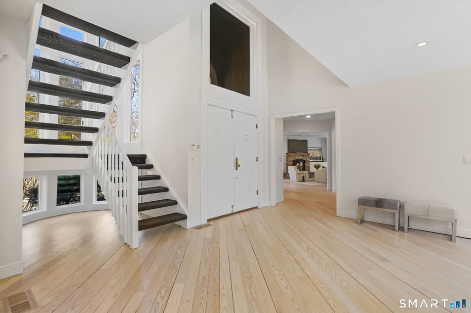 32 Buttonball Lane Photo 3