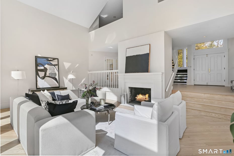 32 Buttonball Lane Photo 8