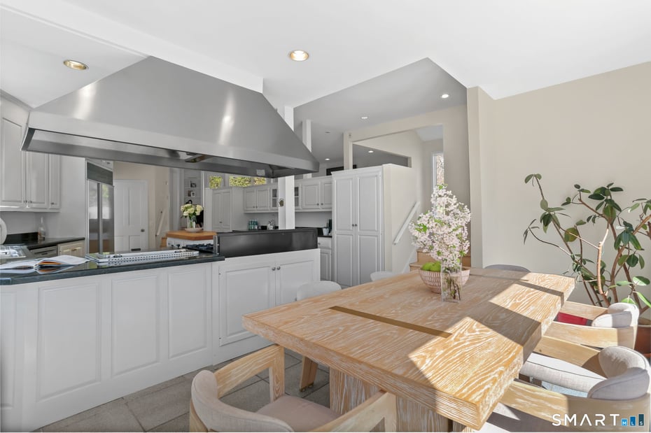 32 Buttonball Lane Photo 15