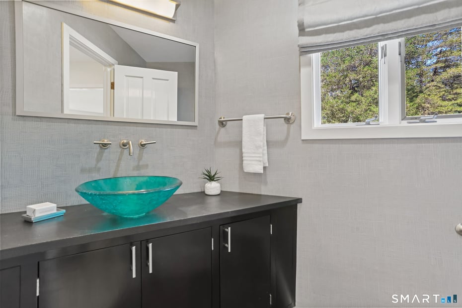 32 Buttonball Lane Photo 22