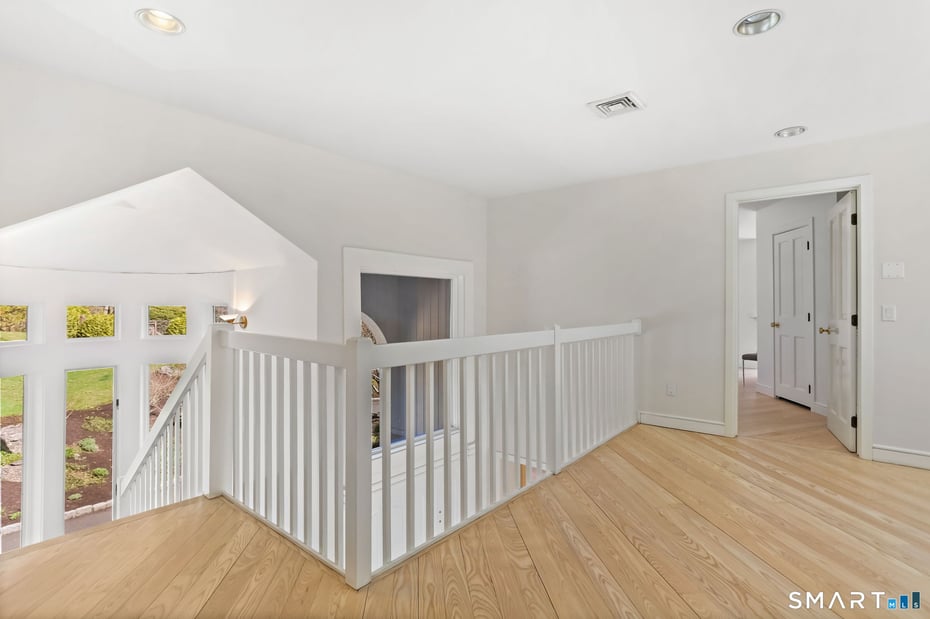 32 Buttonball Lane Photo 26