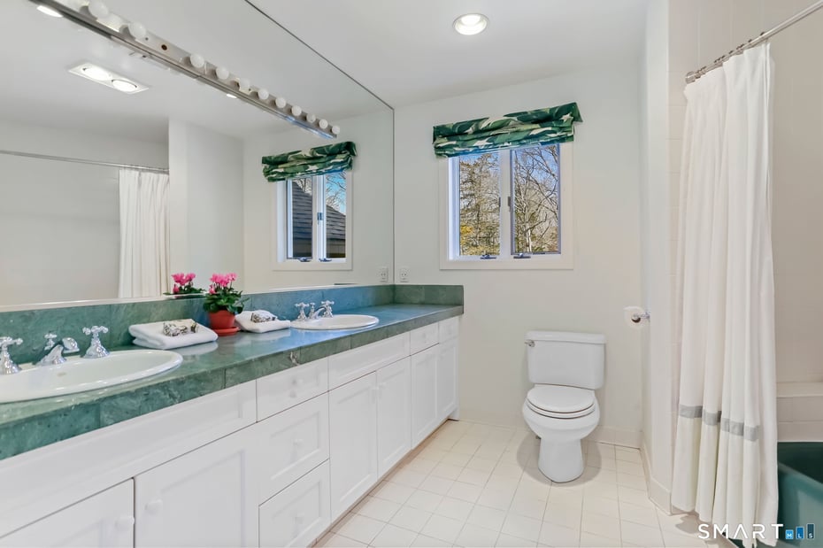 32 Buttonball Lane Photo 27