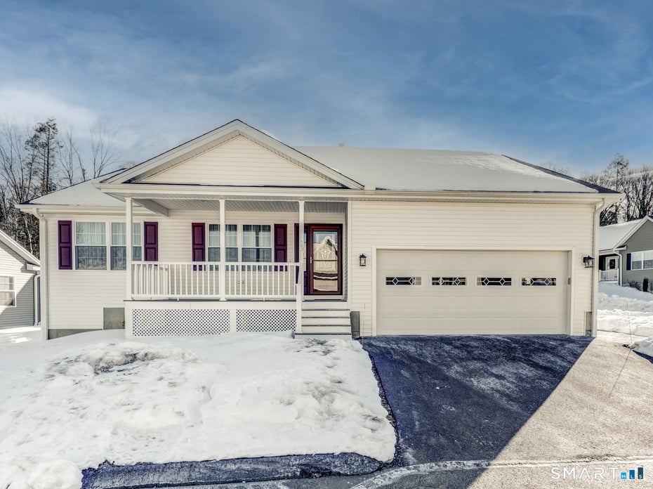 23 Hannah Way Photo 1