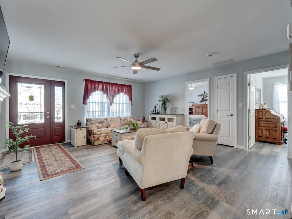 23 Hannah Way Photo 5