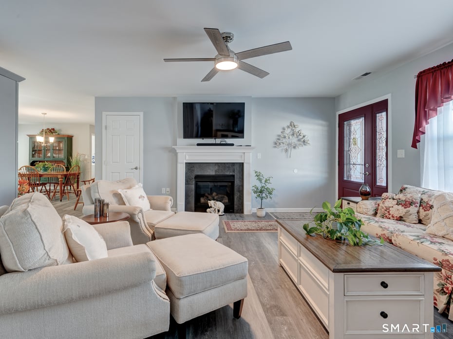 23 Hannah Way Photo 6