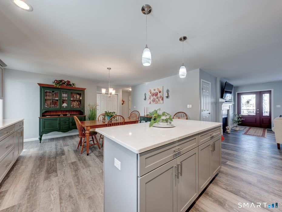 23 Hannah Way Photo 10