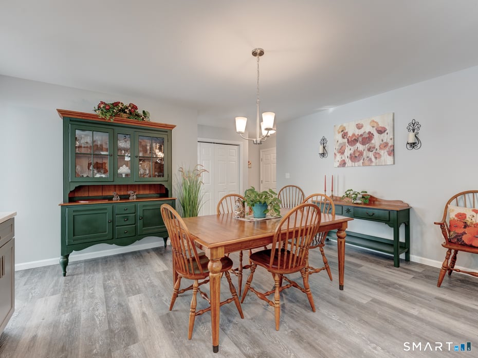 23 Hannah Way Photo 14