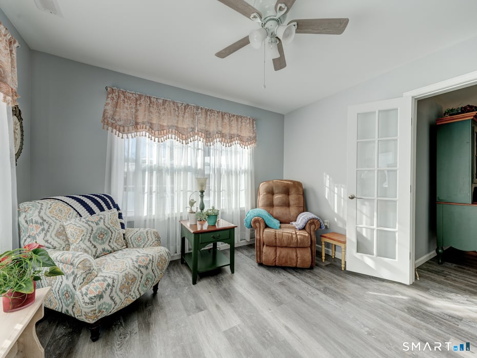 23 Hannah Way Photo 28