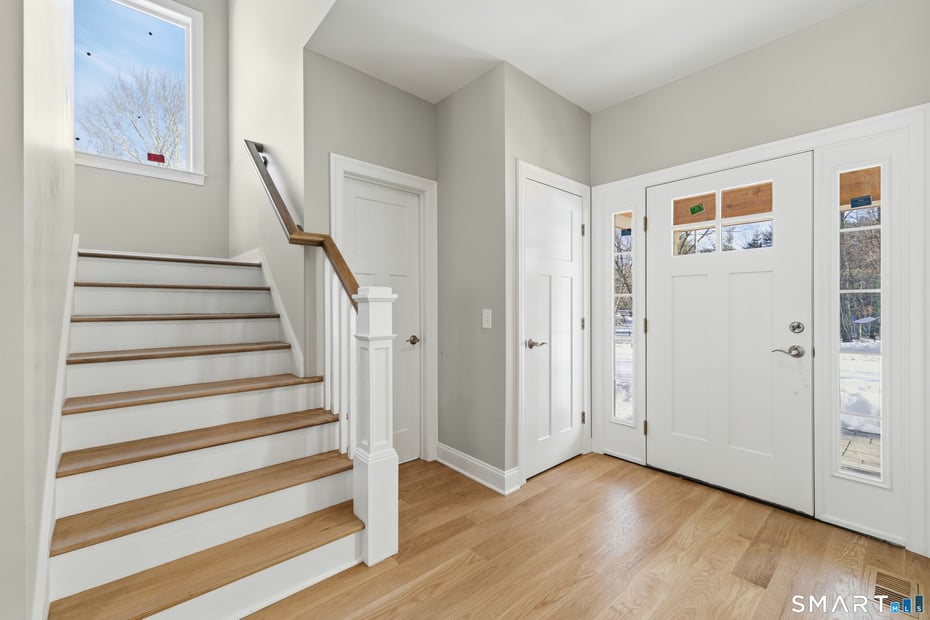 42 Holcomb Street Photo 4