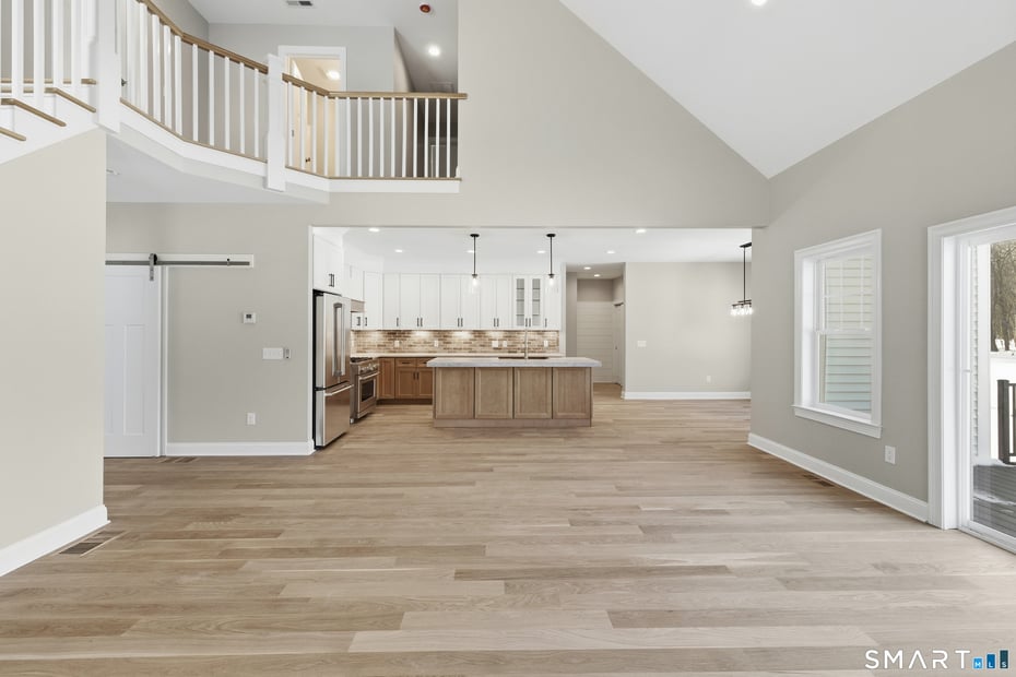 42 Holcomb Street Photo 7