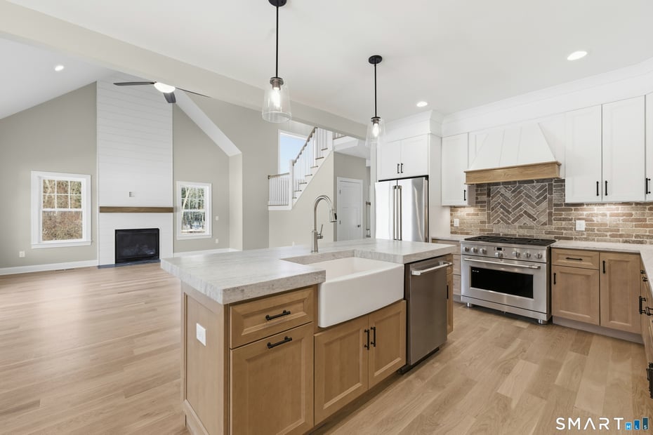 42 Holcomb Street Photo 10