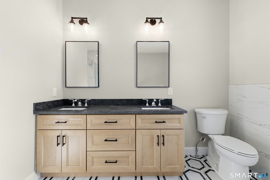 42 Holcomb Street Photo 25